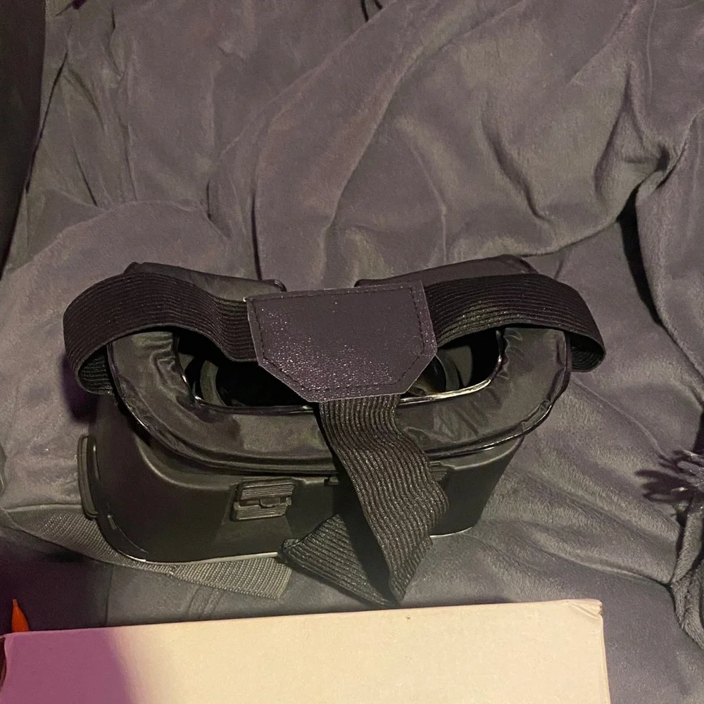 VR BOX Virtual Reality Headset - Black and White